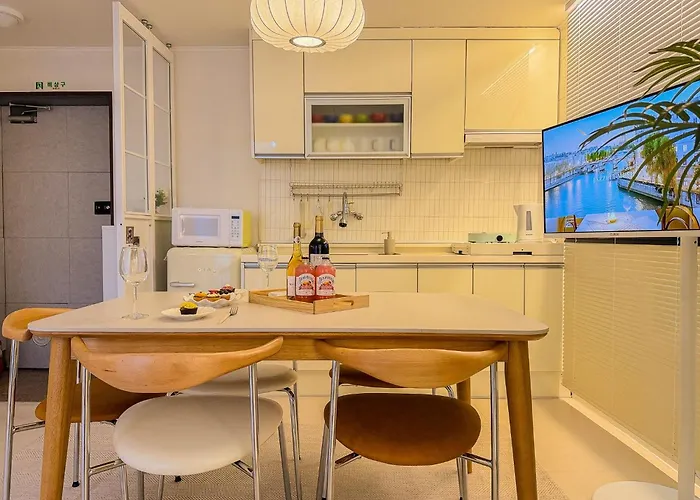 Gangnam, 6-person Room, Daechi, Gangnam Plastic Surgery,coex Starfield, 15 Minutes From Itaewon *