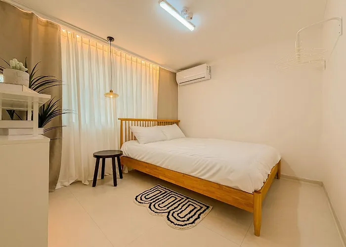 Gangnam, 6-person Room, Daechi, Gangnam Plastic Surgery,coex Starfield, 15 Minutes From Itaewon