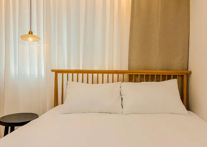Gangnam, 6-person Room, Daechi, Gangnam Plastic Surgery,coex Starfield, 15 Minutes From Itaewon